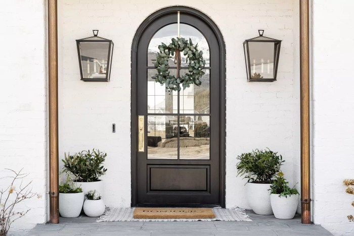 Outdoor front door decor