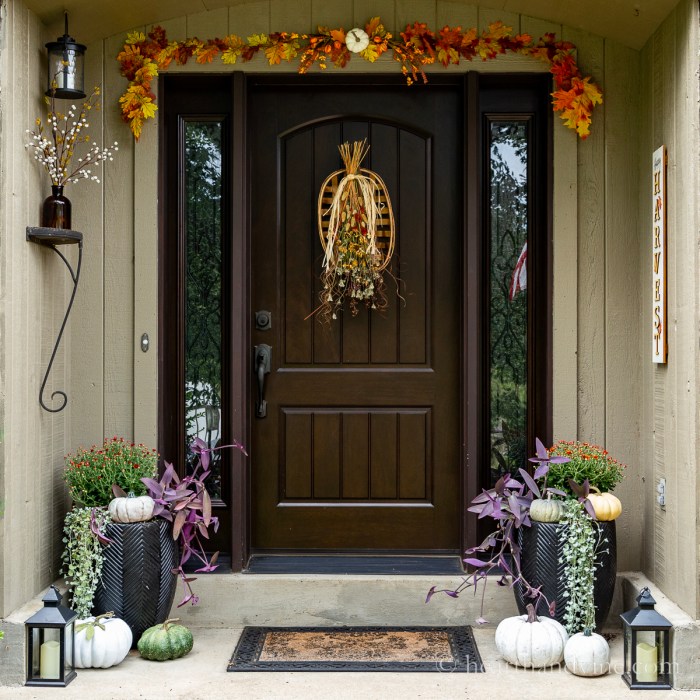 Outdoor front door decor