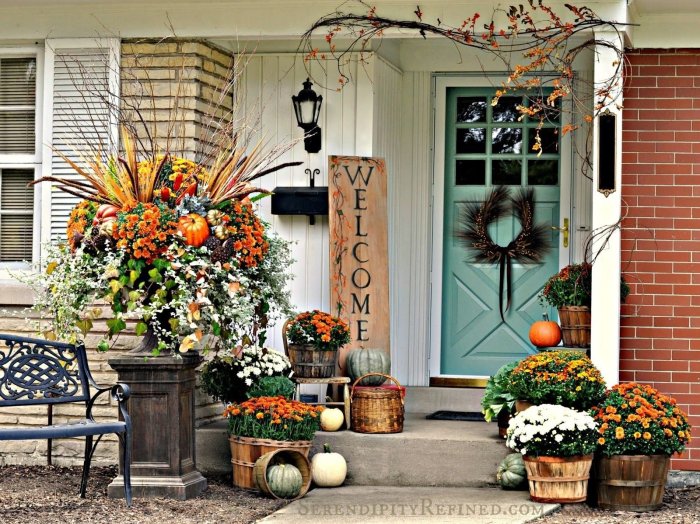 Outdoor porch fall decor